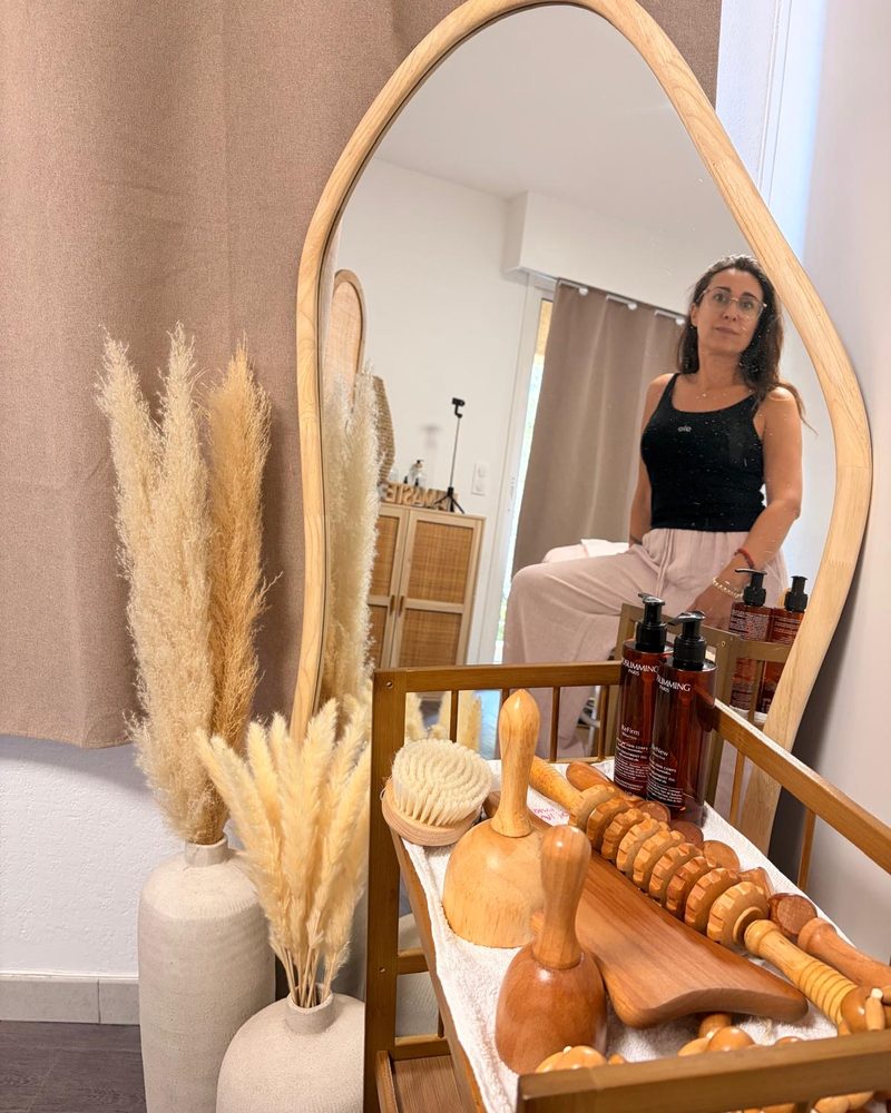 Béatrice Bazile, praticienne, dans son espace de soins à Nice